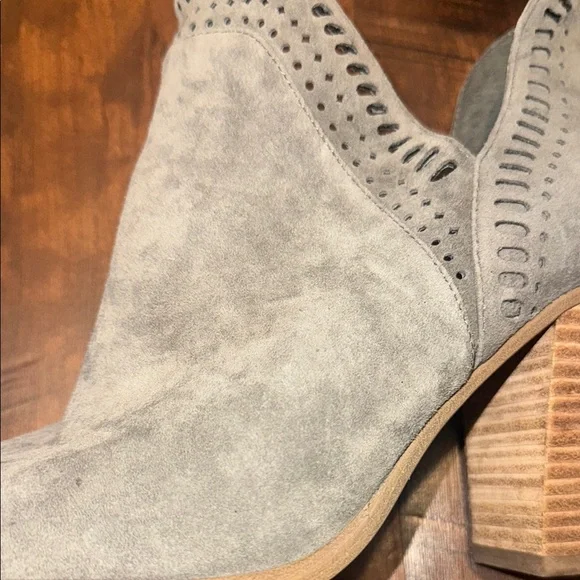 Gray Vince Camuto Suede Ankle Boots 7.5 - Picture 11 of 11